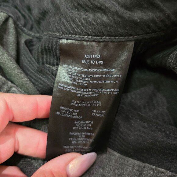 Volcom Men’s Gray Shorts Size 28 Cotton Polyester Blend Casual Wear beach summer - Picture 2 of 4